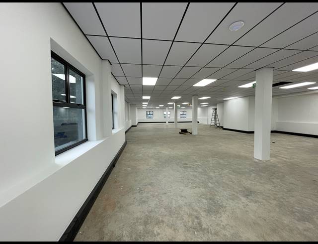 300M² OFFICE TO LET IN BRYANSTON